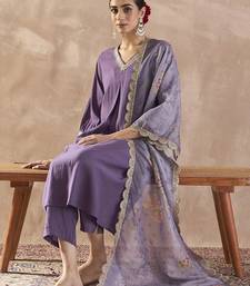 Regular Thread Work V Neck Kurta With Trousers & Dupatta