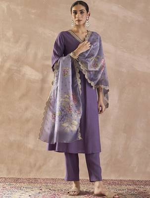 Regular Thread Work V Neck Kurta With Trousers & Dupatta 2
