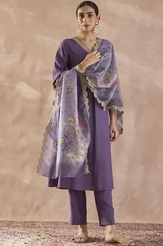 Regular Thread Work V Neck Kurta With Trousers & Dupatta