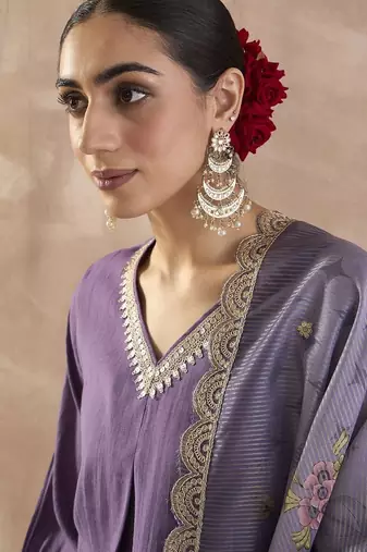Regular Thread Work V Neck Kurta With Trousers & Dupatta