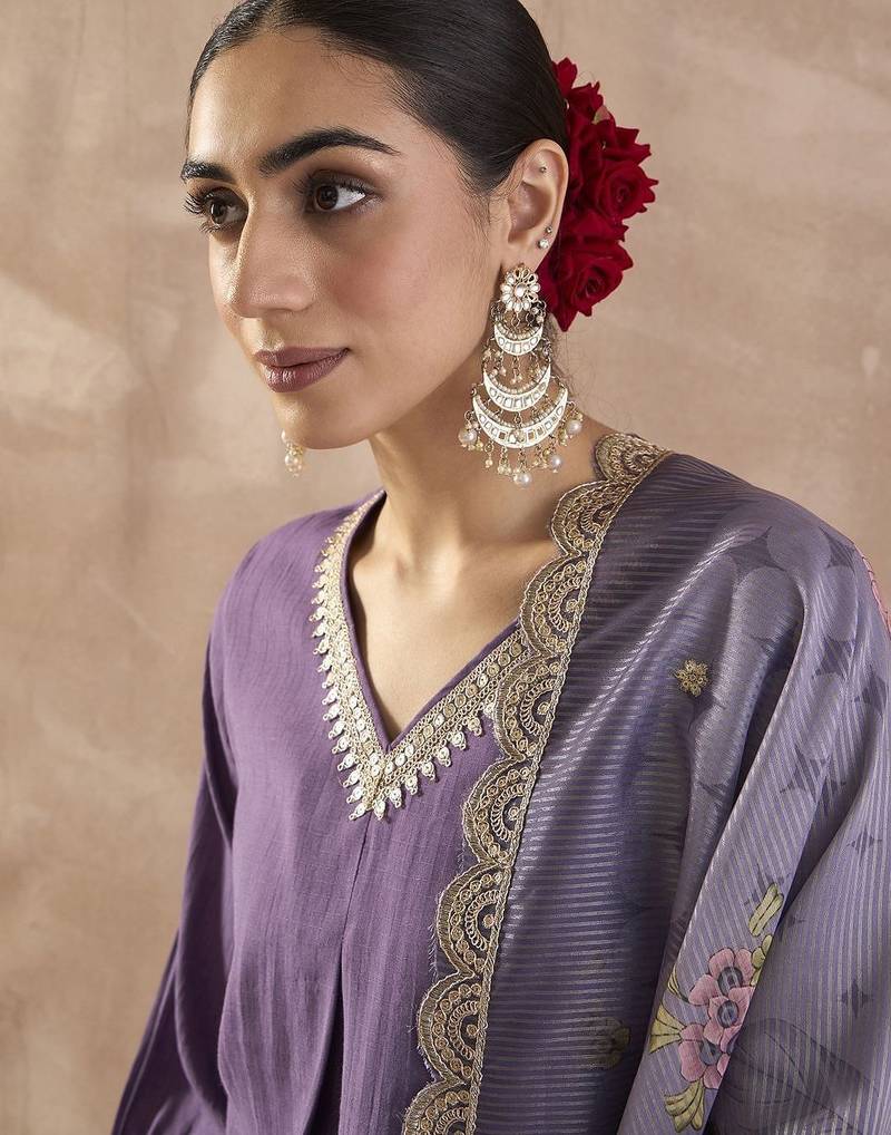Regular Thread Work V Neck Kurta With Trousers & Dupatta