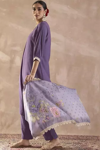 Regular Thread Work V Neck Kurta With Trousers & Dupatta