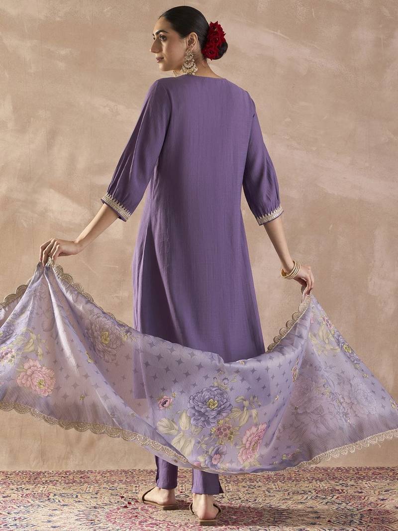 Regular Thread Work V Neck Kurta With Trousers & Dupatta