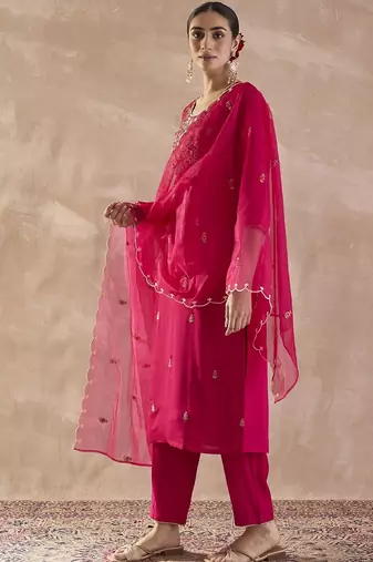Floral Embroidered Straight Thread Work Kurta With Trousers & With Dupatta
