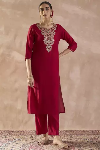 Floral Embroidered Round Neck Thread Work Kurta With Trouser