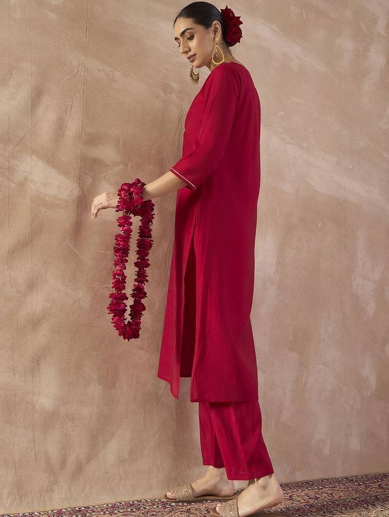 Floral Embroidered Round Neck Thread Work Kurta With Trouser