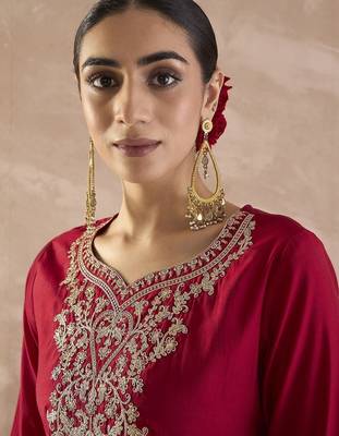 Floral Embroidered Round Neck Thread Work Kurta With Trouser 3