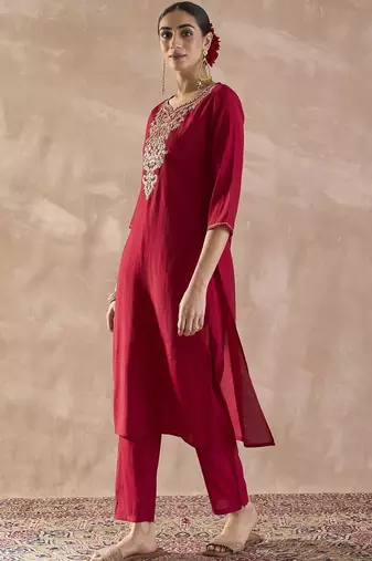 Floral Embroidered Round Neck Thread Work Kurta With Trouser