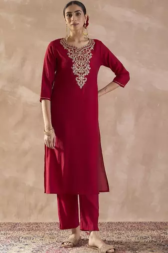 Floral Embroidered Round Neck Thread Work Kurta With Trouser