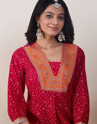 Women Ethnic Motifs Embroidered Regular Thread Work Silk Kurta with Trousers 2