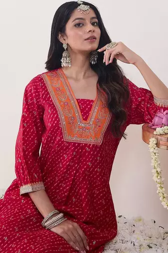 Women Ethnic Motifs Embroidered Regular Thread Work Silk Kurta with Trousers
