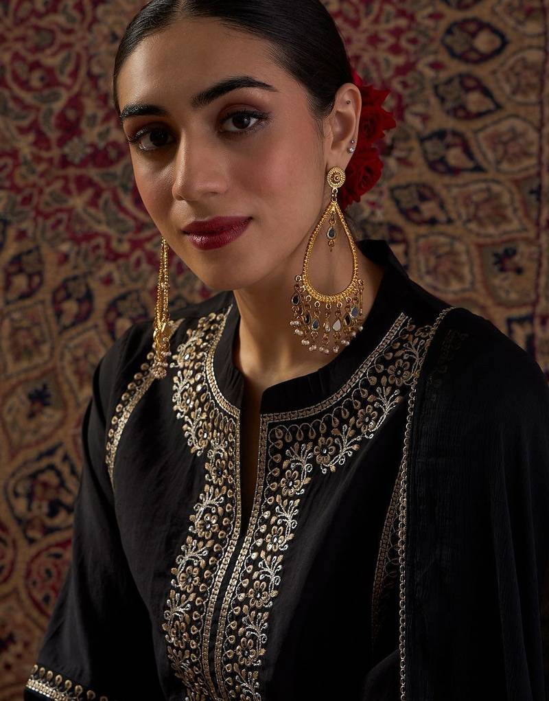 Embroidered Notch Neck Sequinned Straight Kurta With Trousers & Dupatta