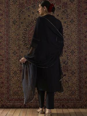 Embroidered Notch Neck Sequinned Straight Kurta With Trousers & Dupatta 5