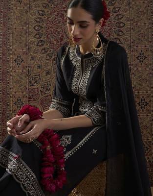 Embroidered Notch Neck Sequinned Straight Kurta With Trousers & Dupatta 6