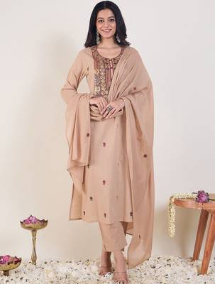 Ethnic Motifs Embroidered Thread Work Kurta With Trousers & Dupatta 5