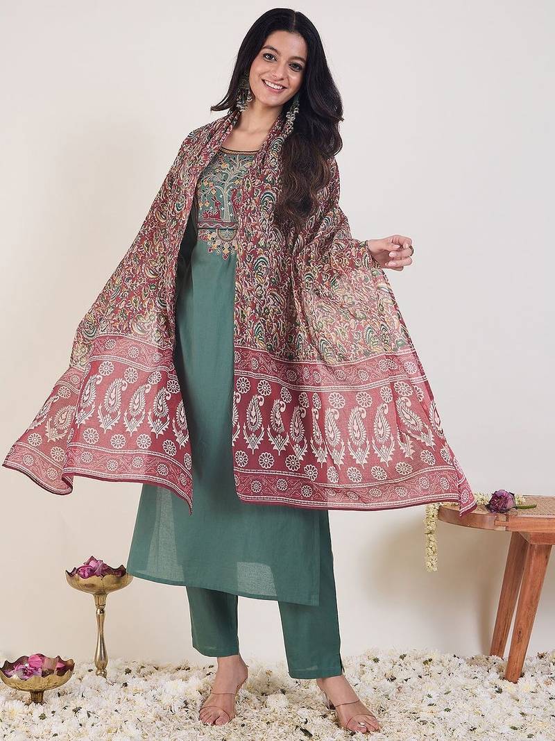 Ethnic Motifs Embroidered Regular Thread Work Kurta With Trousers & Dupatta