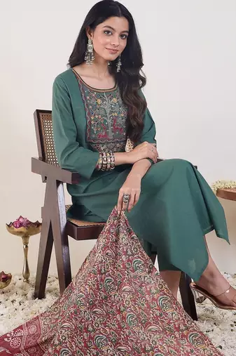 Ethnic Motifs Embroidered Regular Thread Work Kurta With Trousers & Dupatta