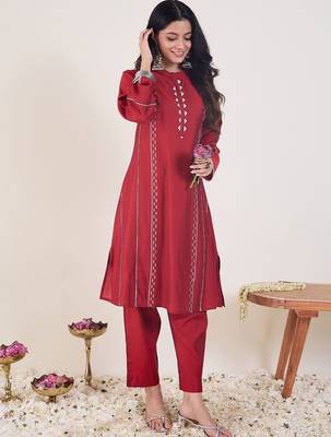 Ethnic Motifs Embroidered Mandarin Collar Thread Work Kurta With Trousers 1