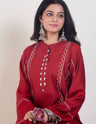 Ethnic Motifs Embroidered Mandarin Collar Thread Work Kurta With Trousers 2