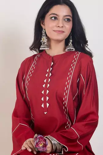 Ethnic Motifs Embroidered Mandarin Collar Thread Work Kurta With Trousers