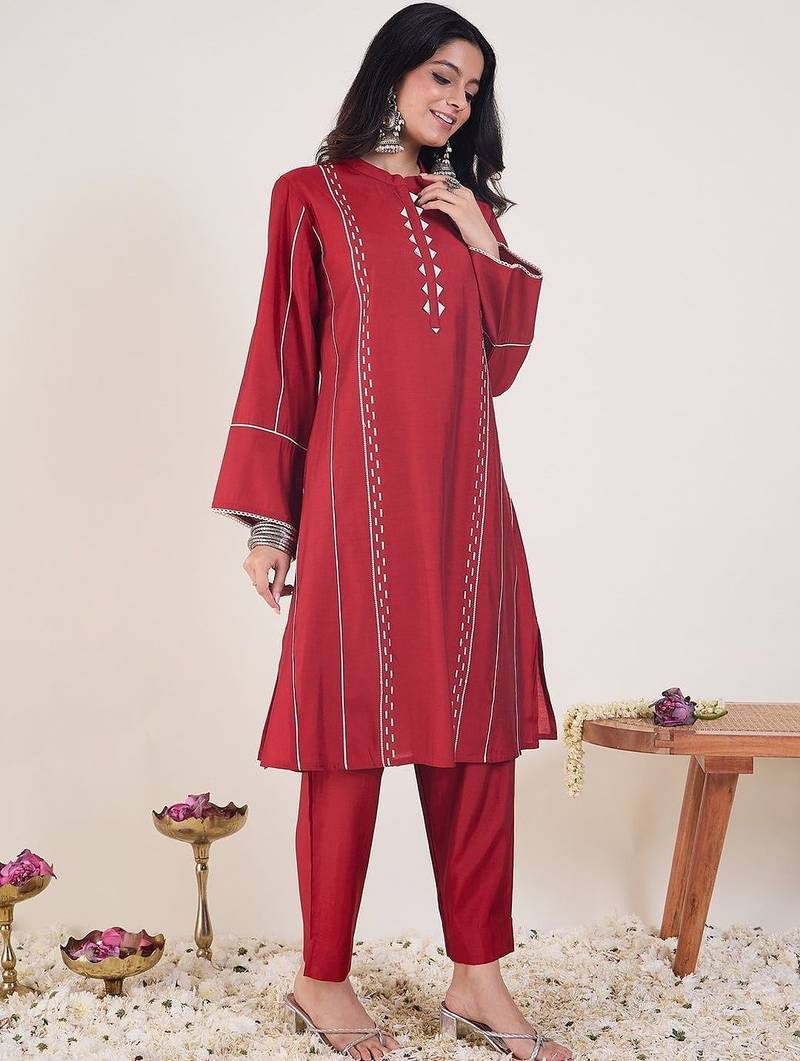 Ethnic Motifs Embroidered Mandarin Collar Thread Work Kurta With Trousers