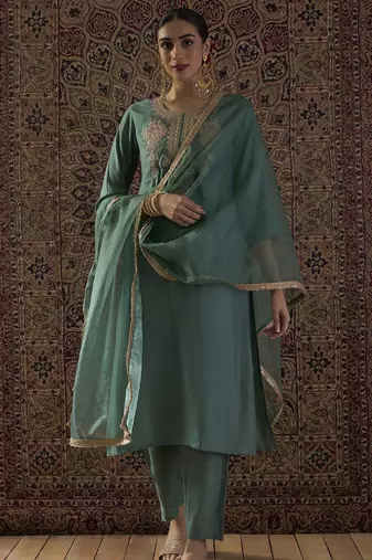 Ethnic Motifs Embroidered Thread Work Straight Kurta With Trousers & Dupatta
