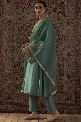 Ethnic Motifs Embroidered Thread Work Straight Kurta With Trousers & Dupatta