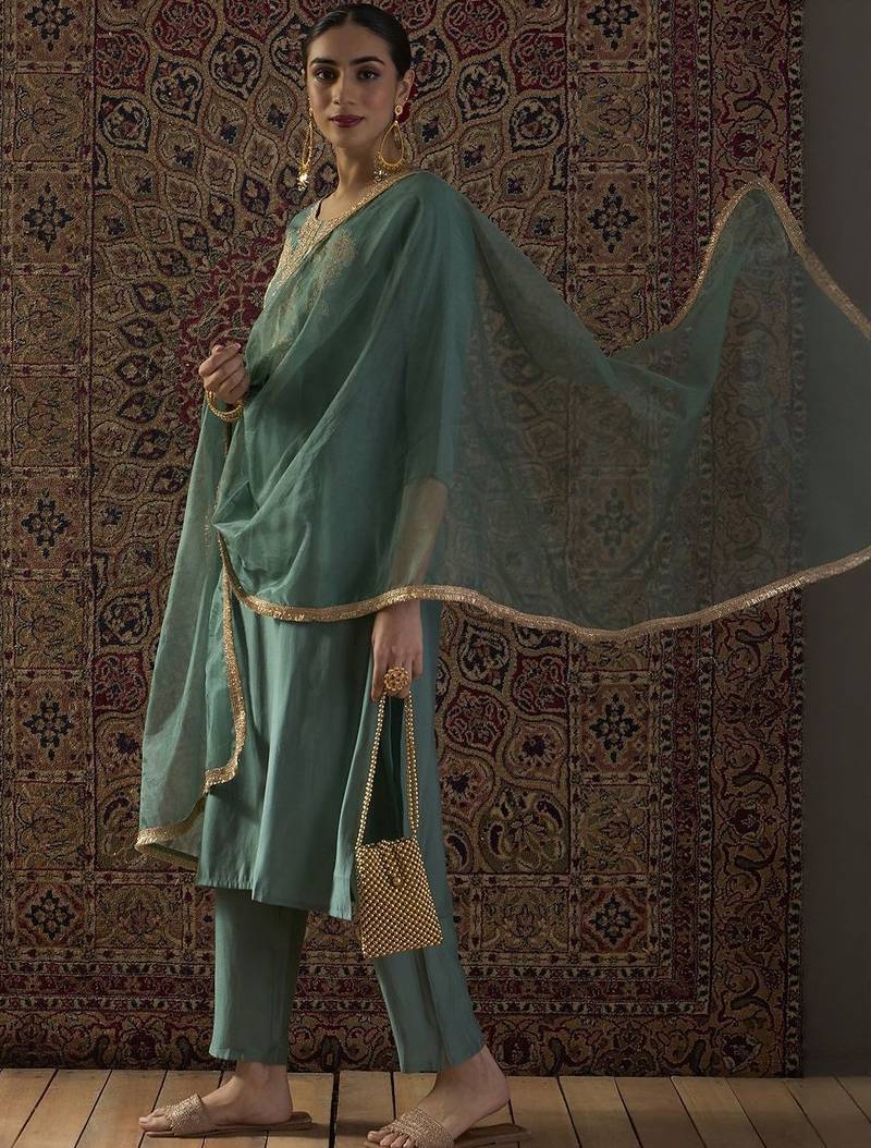 Ethnic Motifs Embroidered Thread Work Straight Kurta With Trousers & Dupatta
