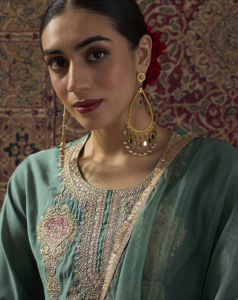 Ethnic Motifs Embroidered Thread Work Straight Kurta With Trousers & Dupatta