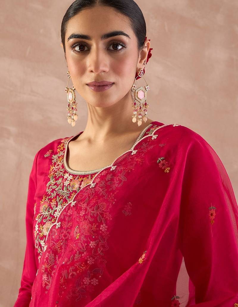 Floral Embroidered Regular Thread Work Straight Kurta With Trousers & Dupatta