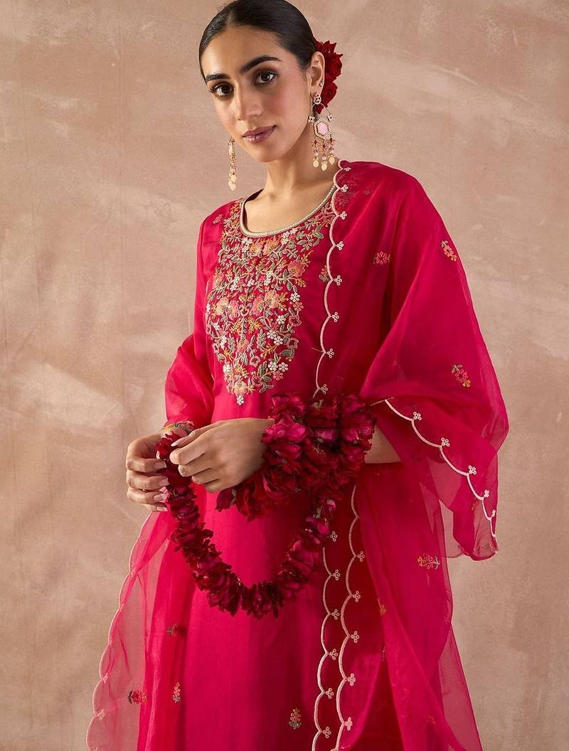 Floral Embroidered Regular Thread Work Straight Kurta With Trousers & Dupatta
