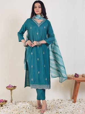 Ethnic Motifs Embroidered Thread Work Kurta with Trousers & With Dupatta 1