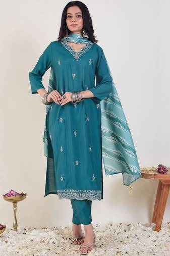 Ethnic Motifs Embroidered Thread Work Kurta with Trousers & With Dupatta