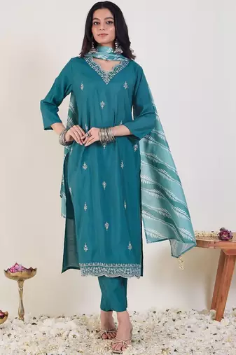 Ethnic Motifs Embroidered Thread Work Kurta with Trousers & With Dupatta