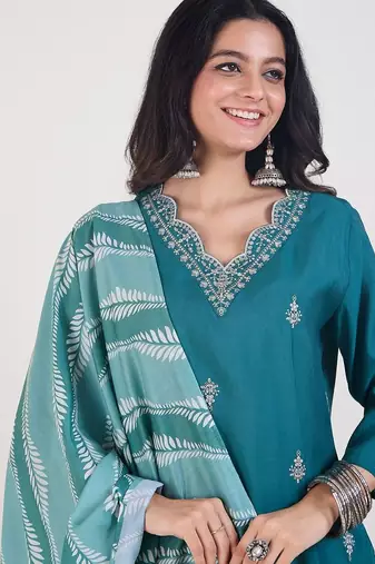 Ethnic Motifs Embroidered Thread Work Kurta with Trousers & With Dupatta