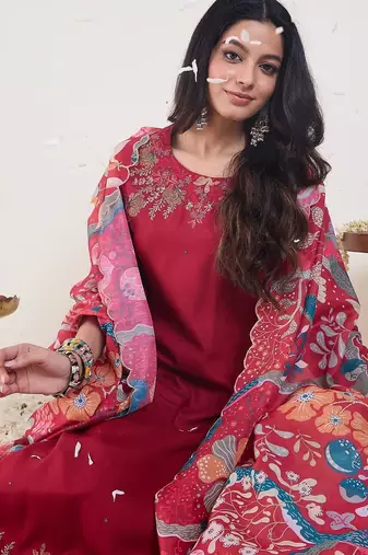 Floral Embroidered Regular Thread Work Kurta With Palazzos & Dupatta