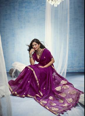 Magenta pure munga silk blend handloom saree and contrast weaving border with organza pallu 3