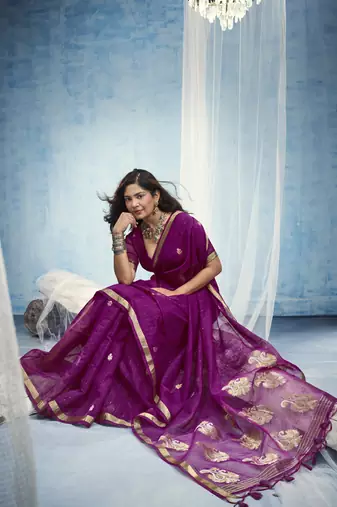 Magenta pure munga silk blend handloom saree and contrast weaving border with organza pallu