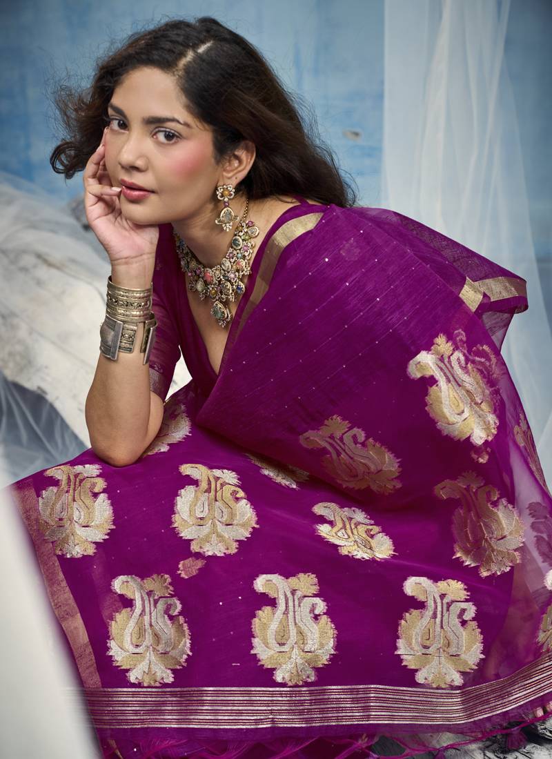 Magenta pure munga silk blend handloom saree and contrast weaving border with organza pallu