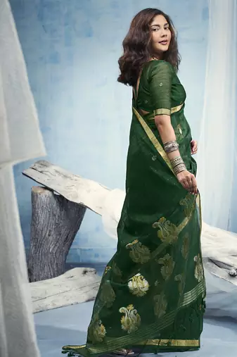 Green pure munga silk blend handloom saree and contrast weaving border with organza pallu