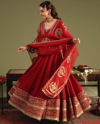 Red silk blend embroidered flared gown set 1