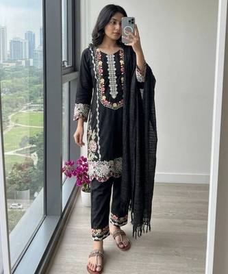 Black rayon embroidered kurta set 3