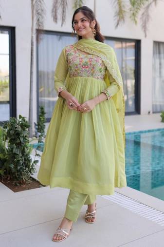 Green chanderi embroidered kurta set