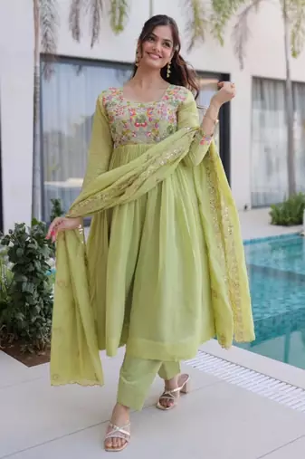 Green chanderi embroidered kurta set