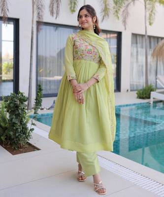 Green chanderi embroidered kurta set 3