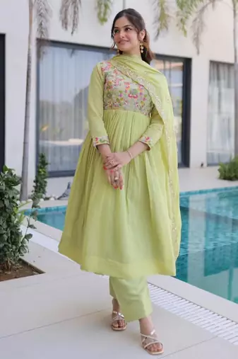 Green chanderi embroidered kurta set