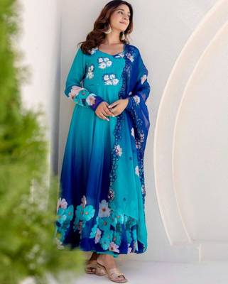 Blue organza embroidered flared gown set 3