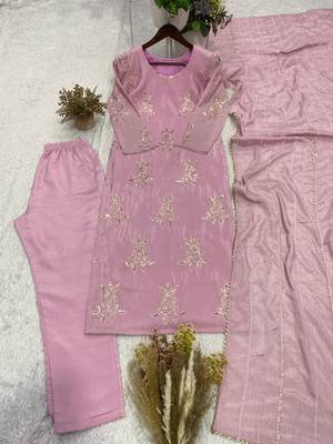 Pink silk blend embroidered kurta set 4