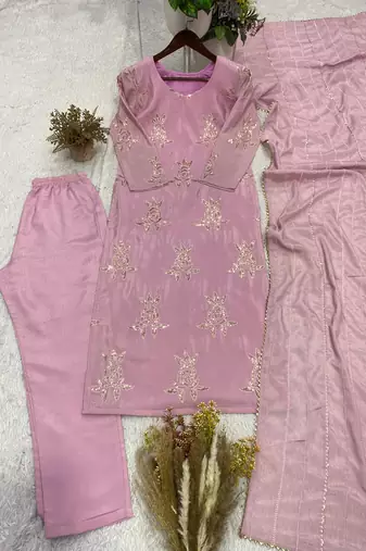 Pink silk blend embroidered kurta set