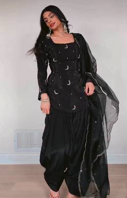 Black silk blend embroidered farshi salwar set 4